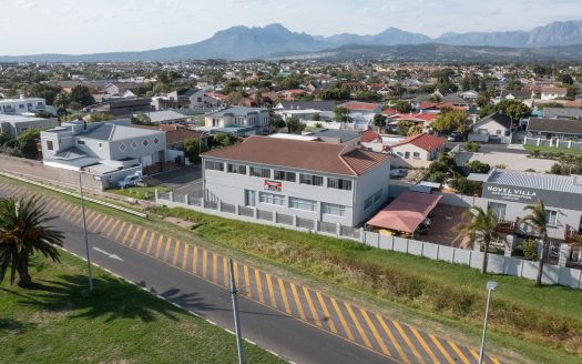 Wohn- und Gewerbeimmobilie mit Ozeanblick