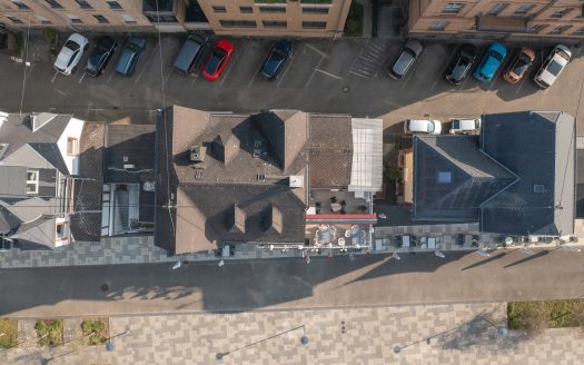 Beliebtes Restaurant direkt am Rhein