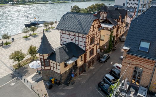 Haus am Rheinufer mit malerischem Burgblick – Perfekte Kapitalanlage