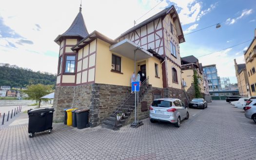 Haus am Rheinufer mit malerischem Burgblick – Perfekte Kapitalanlage