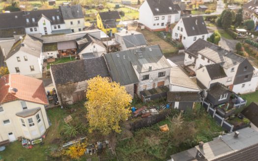 Sanierungsbedürftiges Bauernhaus mit Scheune -ein Paradies für Handwerker