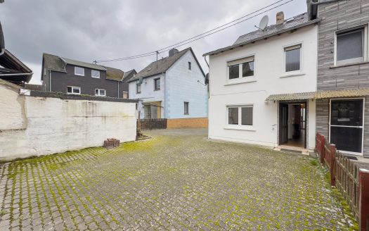 Reiheneckhaus für Heimwerker. Vielseitiges Wohnen und Vermietungspotenzial in Charlottenberg.