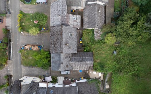Charmantes Doppelhaus mit großem Potenzial in idyllischer Lage von Dienethal