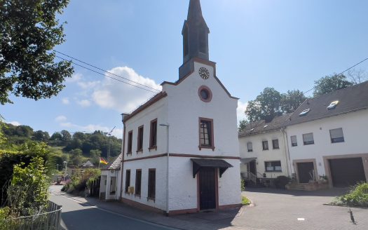 Historisches Haus mit eigenem Glockenturm