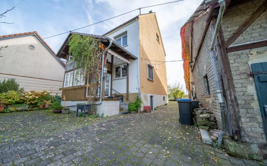 Einfamilienhaus mit Scheune und großem Grundstück im Ortskern von Seelbach