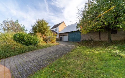 Einfamilienhaus mit Scheune und großem Grundstück im Ortskern von Seelbach