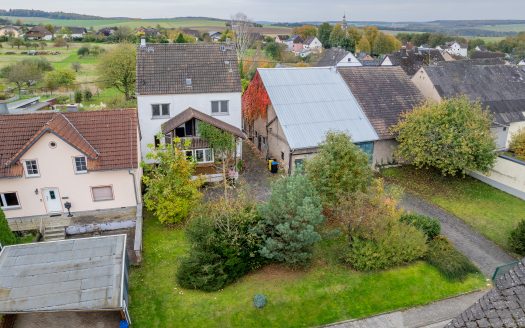 Einfamilienhaus mit Scheune und großem Grundstück im Ortskern von Seelbach