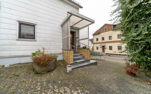 Einfamilienhaus mit großzügigem Grundstück und historischem Flair in Hömberg