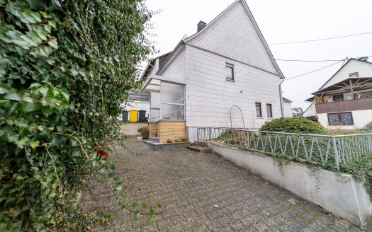 Einfamilienhaus mit großzügigem Grundstück und historischem Flair in Hömberg