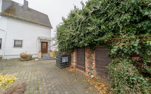 Einfamilienhaus mit großzügigem Grundstück und historischem Flair in Hömberg