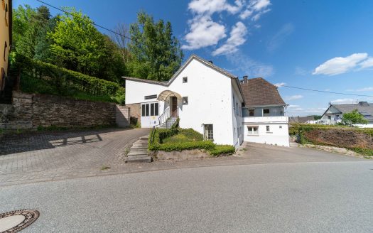 1- Bis 2-Familienhaus mit viel Platz – Ideal für Mehrgenerationen oderVermietung