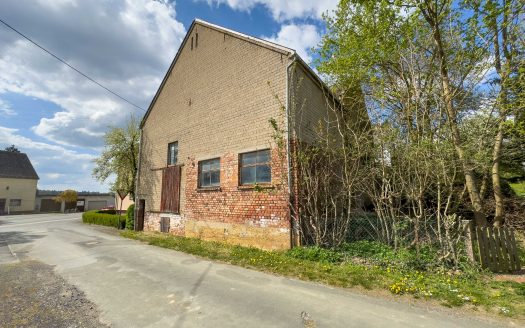 Bauernhaus mit Scheune, Innenhof & Ausbaupotenzial in Hunzel