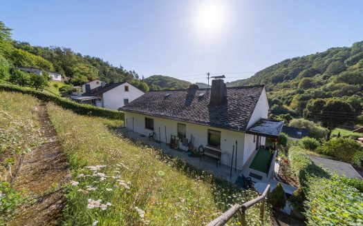 Kapitalanlage in Nassau-Scheuern. Zweifamilienhaus mit ca. 172 m² Wfl.